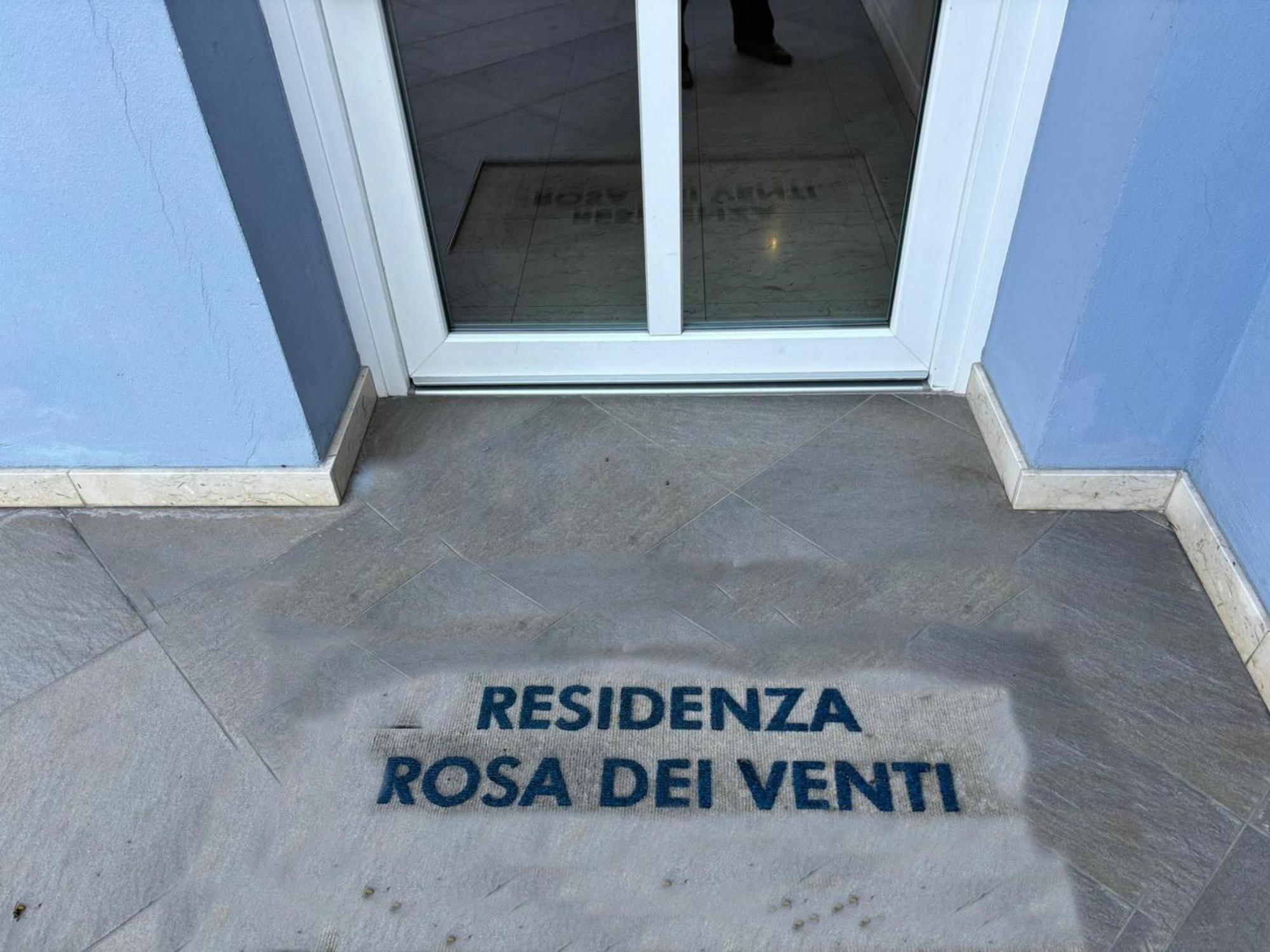 Desenzanoloft Official Partner Marriott Homes & Villas -The Wind Rose Renovation 2025 Desenzano del Garda Exterior foto